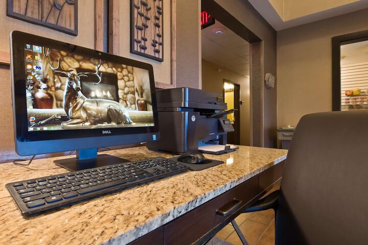 Best Western Plus Deer Park Hotel & Suites