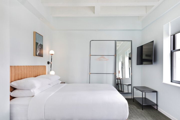 Room 51 of 104