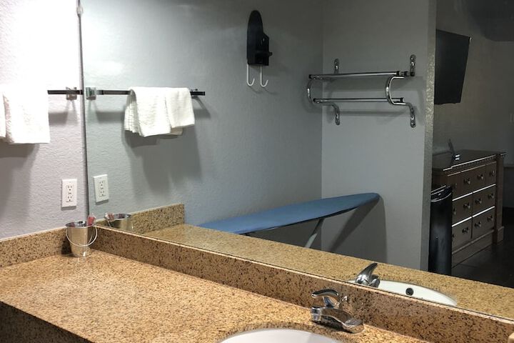 Room 10 of 23