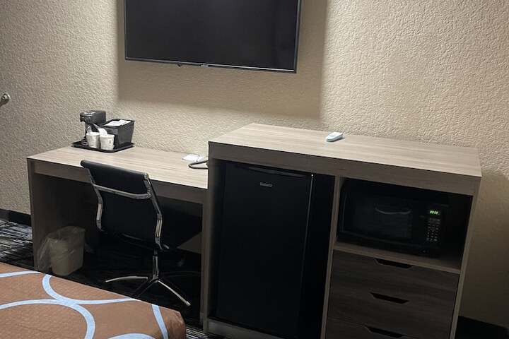 Room 16 of 36