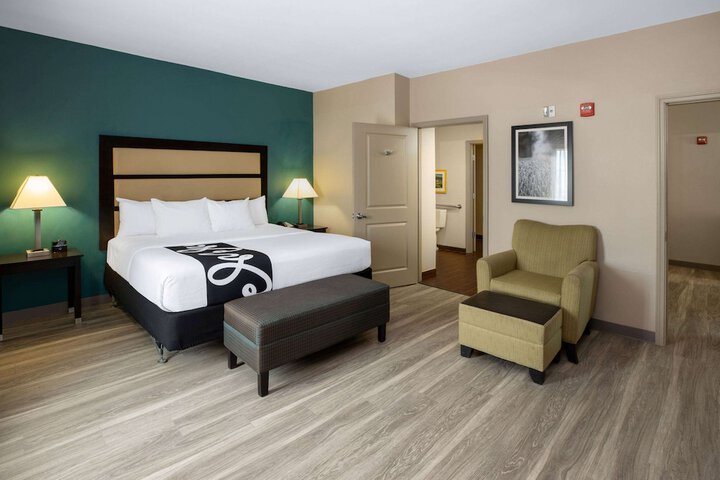 Room 14 of 32