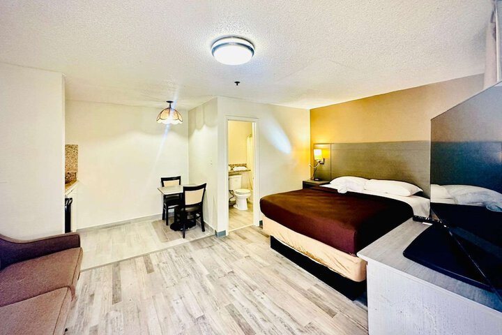 Room 14 of 33