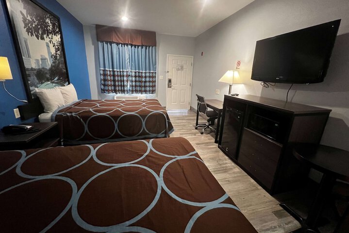 Room 16 of 32