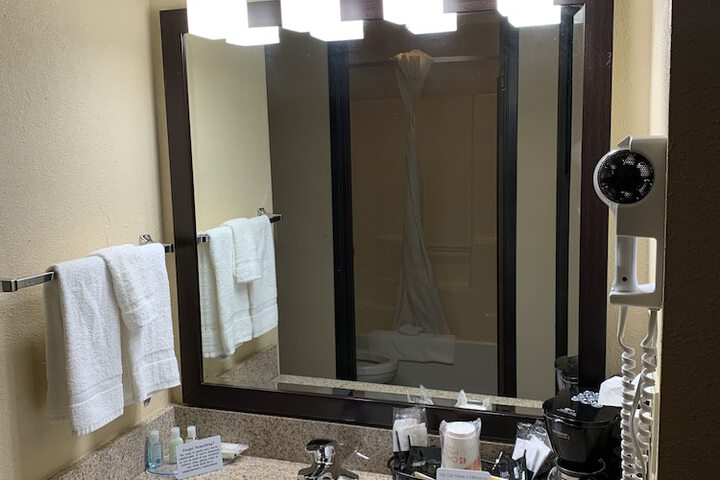 Room 17 of 33