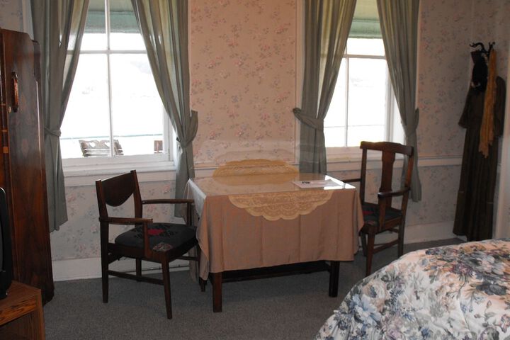 Empire House Hotel