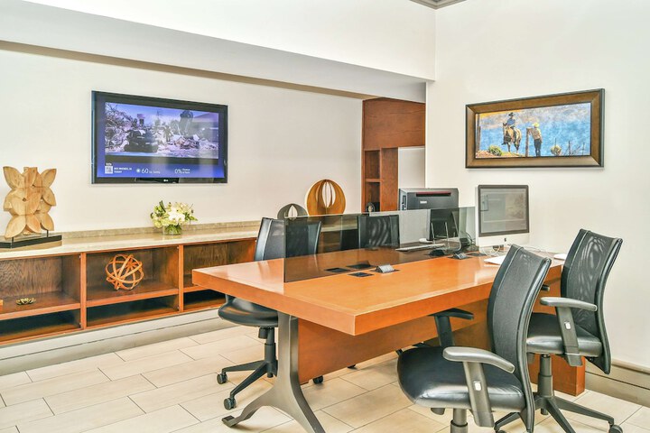 Business Center 91 of 91
