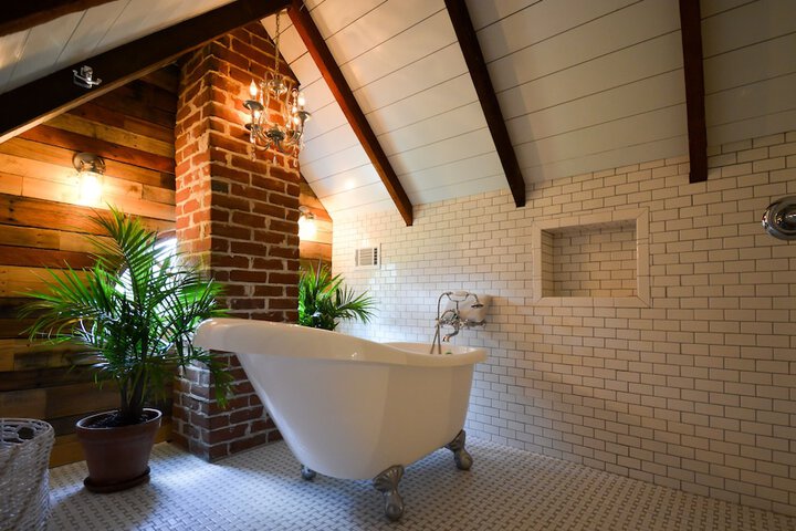 Clermont Bluffs B & B