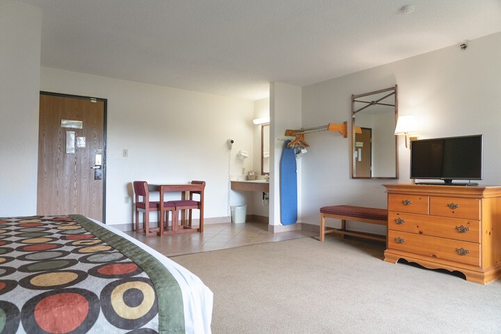 Room 17 of 49