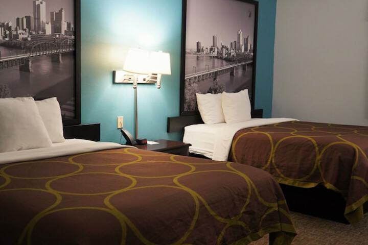 Super 8 by Wyndham Grove City