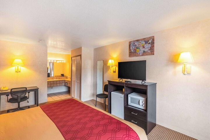 Room 32 of 63