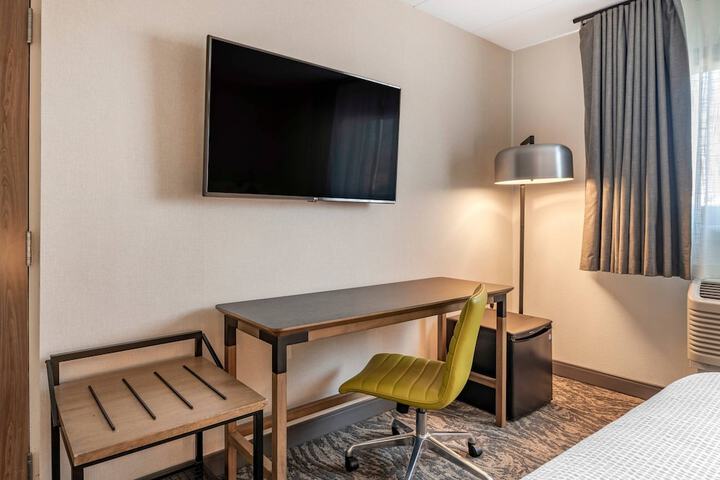 Fairfield by Marriott Inn & Suites Providence Airport Warwick