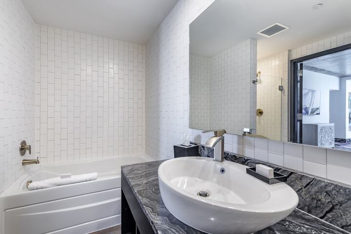 Lorenzo Hotel Dallas Tapestry Collection by Hilton
