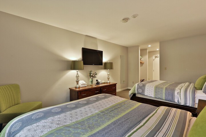 Room 90 of 213
