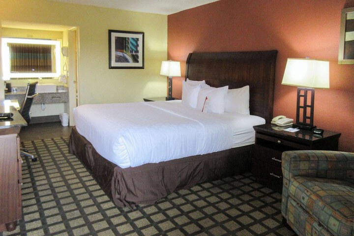 Room 27 of 48