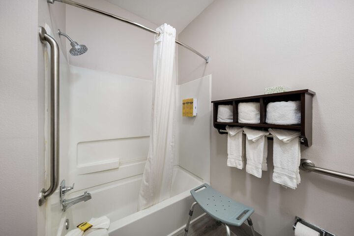 Room 25 of 42