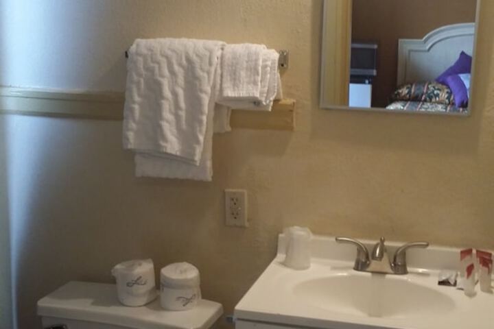 Room 16 of 38