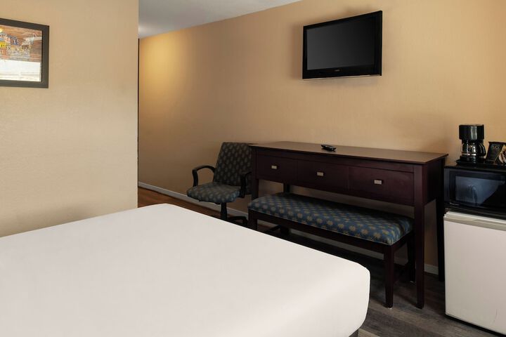 Bay Breeze Inn