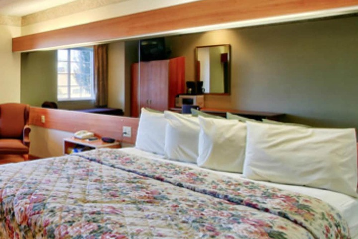 Western Skies Inn & Suites