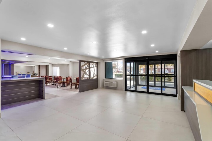 Baymont by Wyndham Arlington at Six Flags Dr
