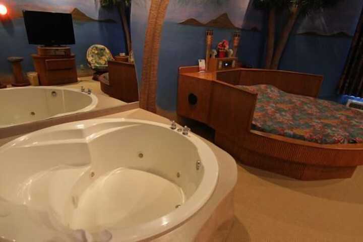 Hot Tub 36 of 39