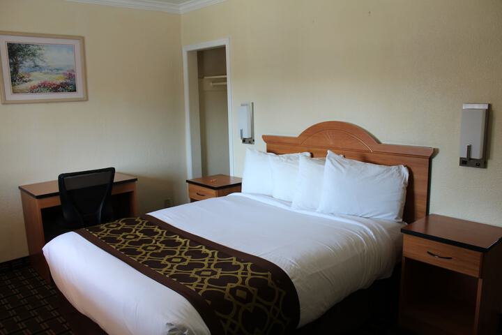Room 53 of 76