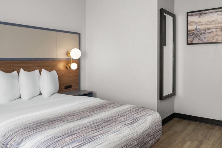 AmericInn by Wyndham Urbana / Champaign University Area