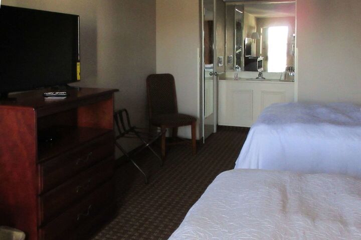 Room 8 of 9