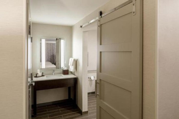 Hotel Madison & Shenandoah Conference Ctr