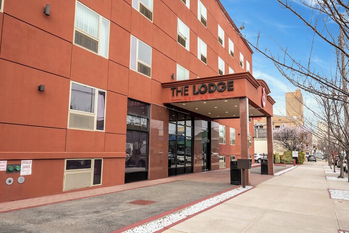 Hotel 10 of 34
