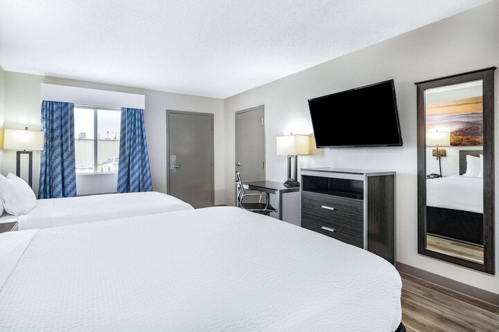 Days Inn by Wyndham Hamilton
