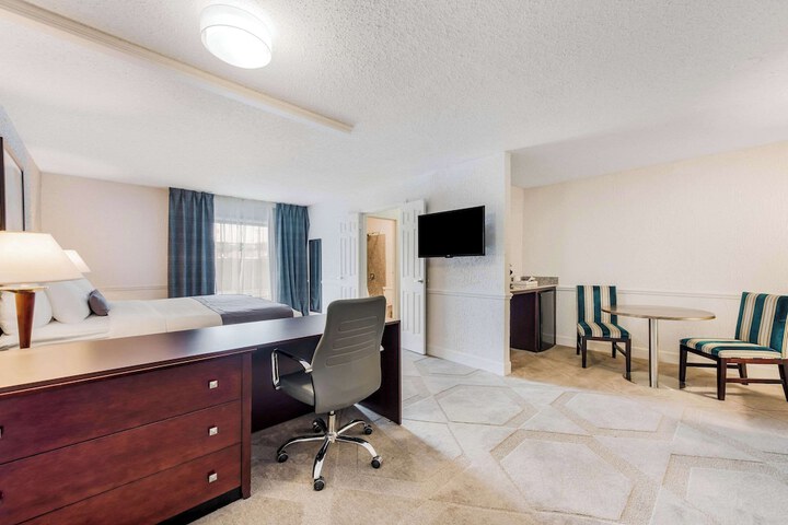 Room 30 of 38