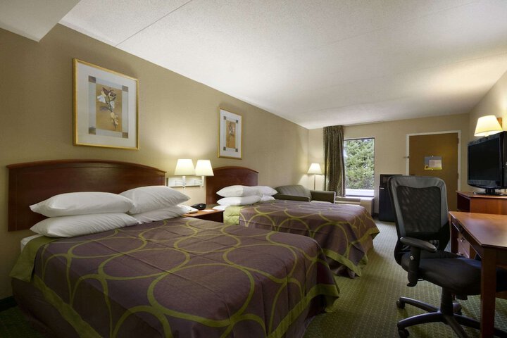 Room 4 of 10