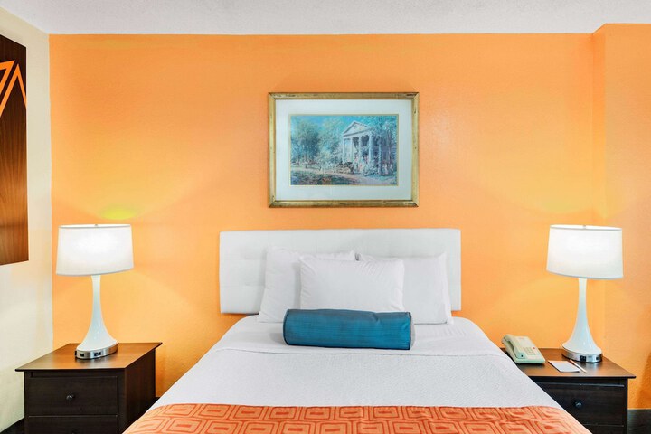 Room 28 of 35