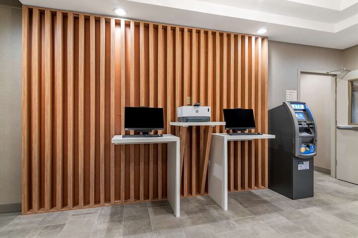 Business Center 36 of 36