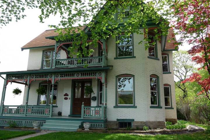 Victorian Loft B & B