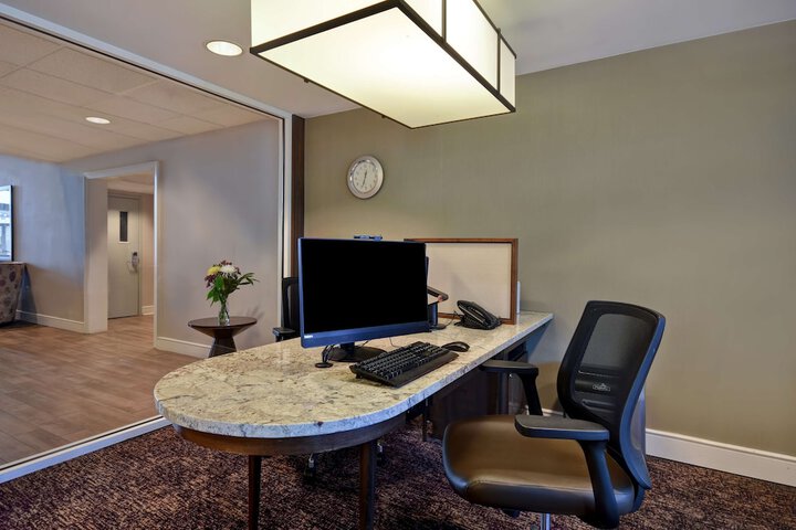 Business Center 48 of 51