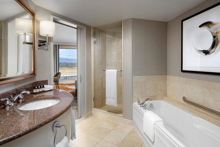 Fairmont Vancouver Airport In-Terminal Hotel