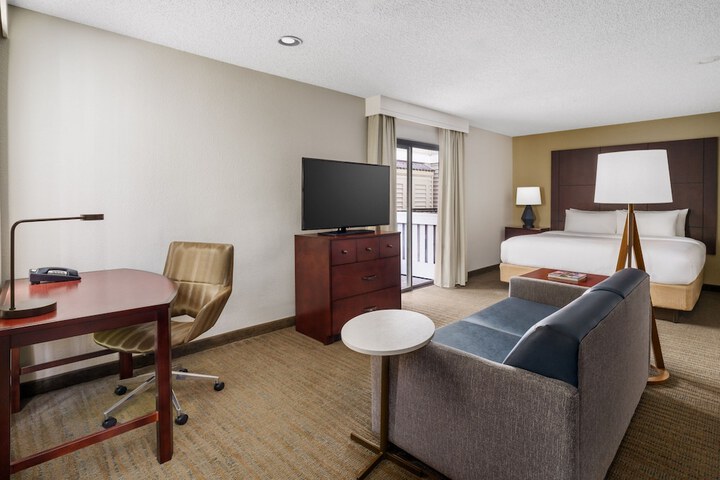 Room 30 of 41