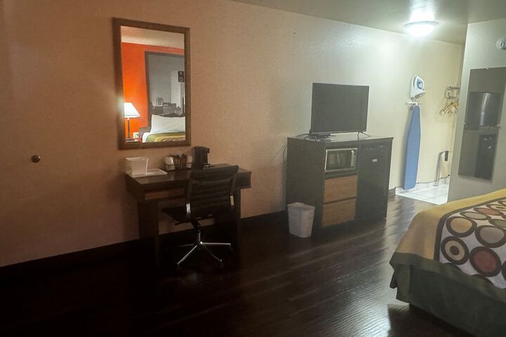 Room 26 of 33