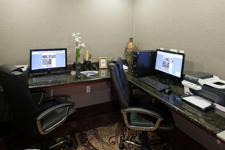 Business Center 23 of 25