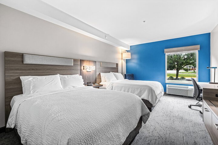 Holiday Inn Express Hotel & Suites Carneys Point by IHG