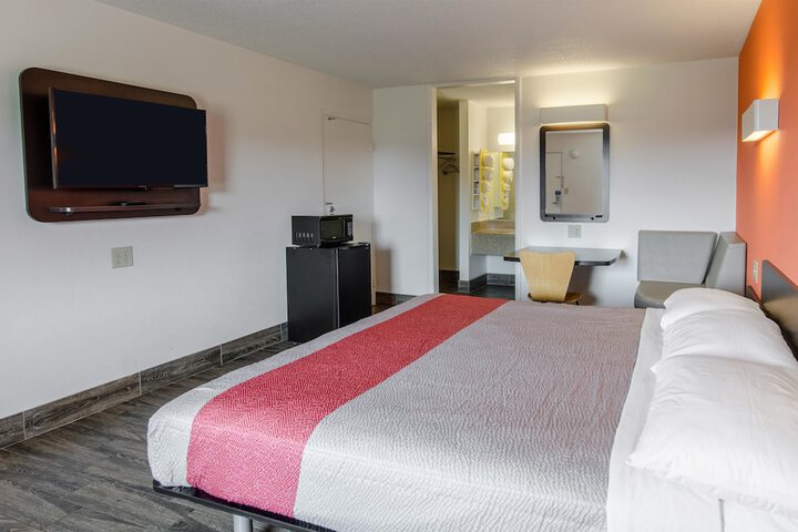 Room 13 of 27