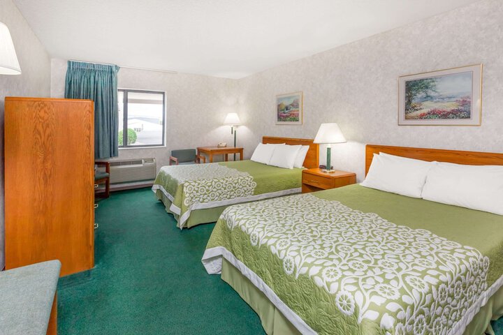Room 8 of 27