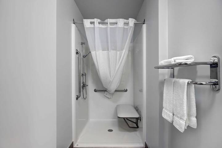 Room 25 of 46