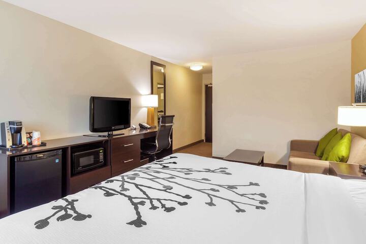 Room 35 of 65