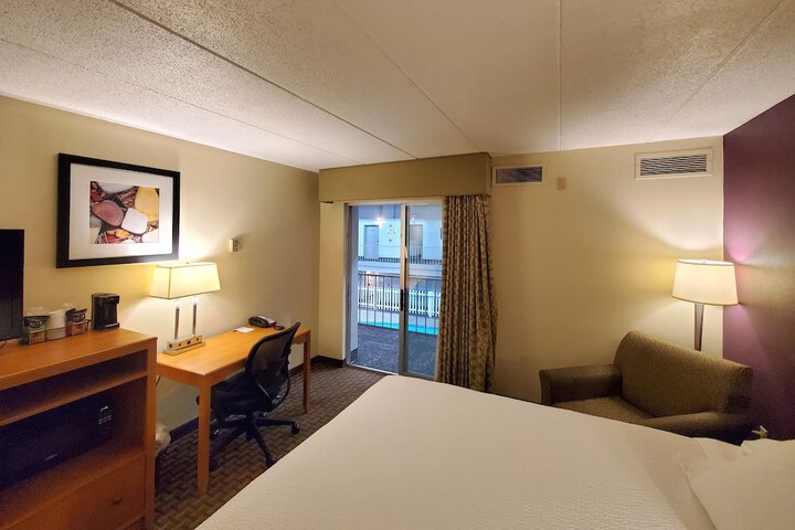Room 6 of 62