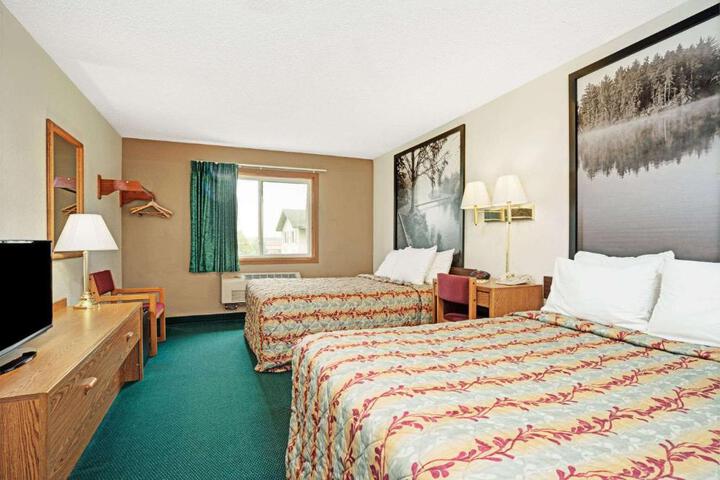 Super 8 by Wyndham Rogers Minnesota