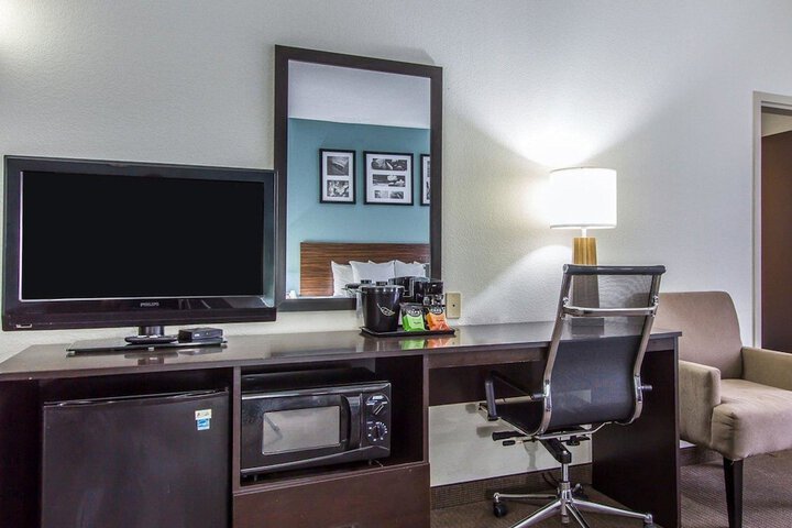 Room 27 of 38