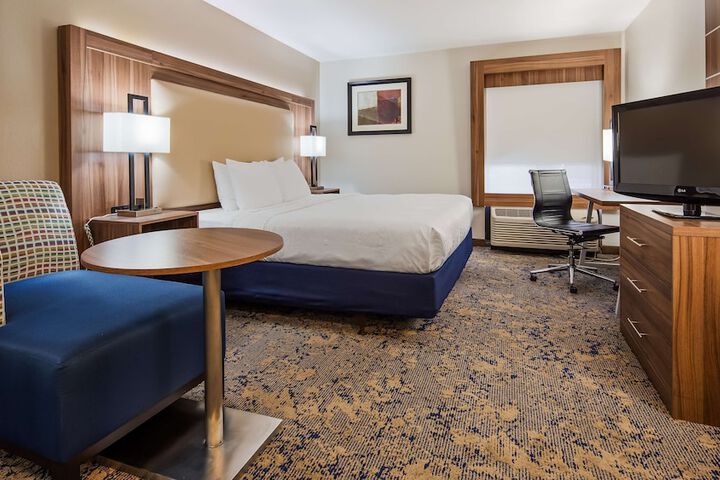 Room 9 of 33