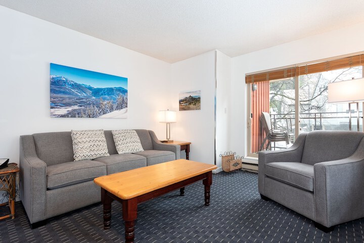 Room 102 of 182